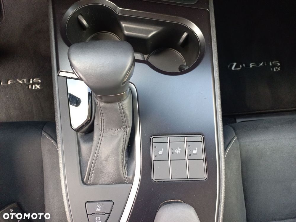 Lexus UX - 15