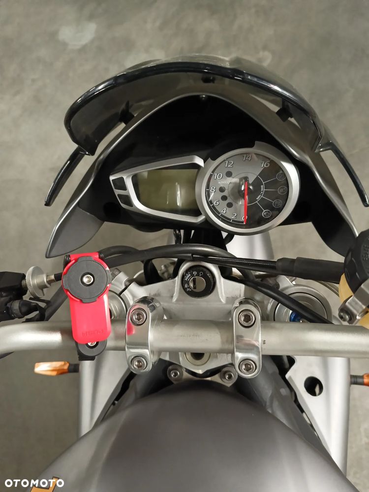 Triumph Street Triple - 12