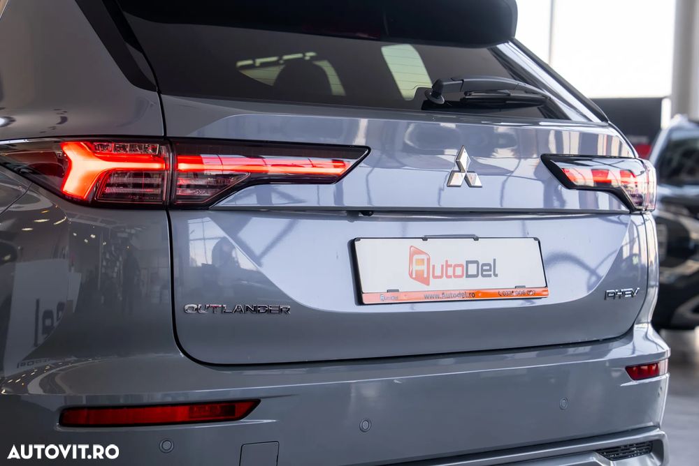 Mitsubishi Outlander 2.4 L 4X4 PHEV Instyle - 11
