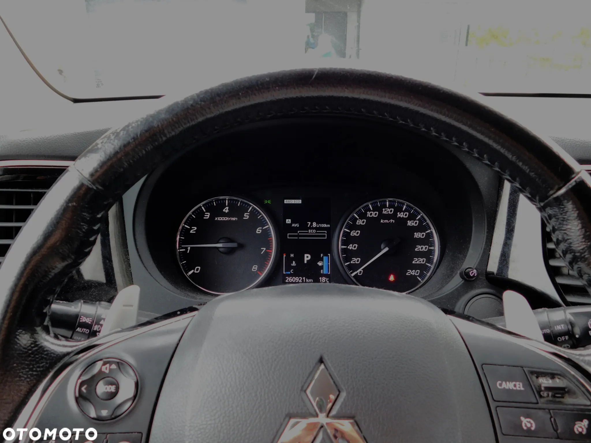 Mitsubishi Outlander 2.0 Instyle + 4WD CVT - 9