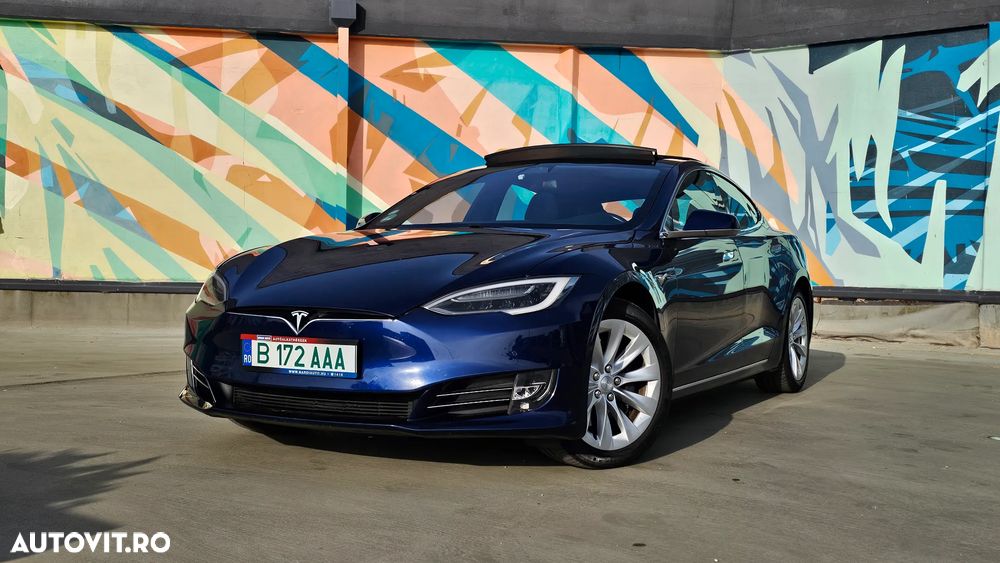 Tesla Model S - 3