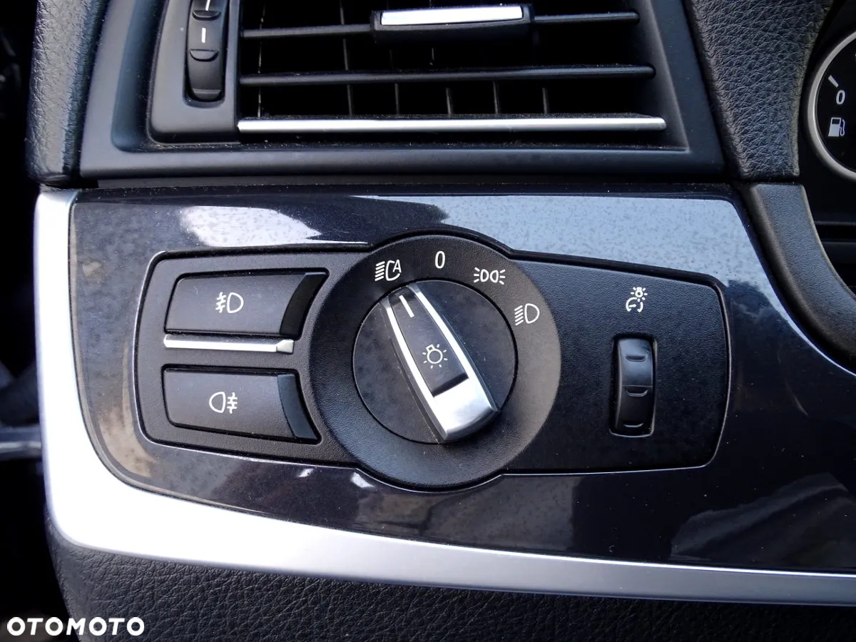 BMW Seria 5 528i xDrive - 9