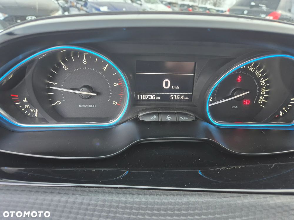 Peugeot 2008 1.6 BlueHDi Allure S&S - 15