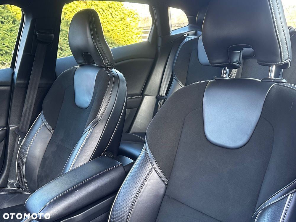 Volvo V40 D4 Geartronic RDesign - 14