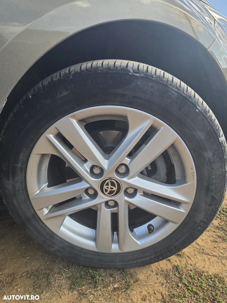 Toyota Corolla - 5