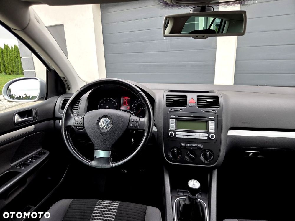 Volkswagen Golf - 22