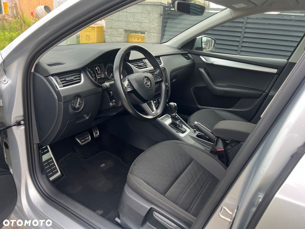 Skoda Octavia 2.0 TDI SCR 4x4 Style DSG - 9