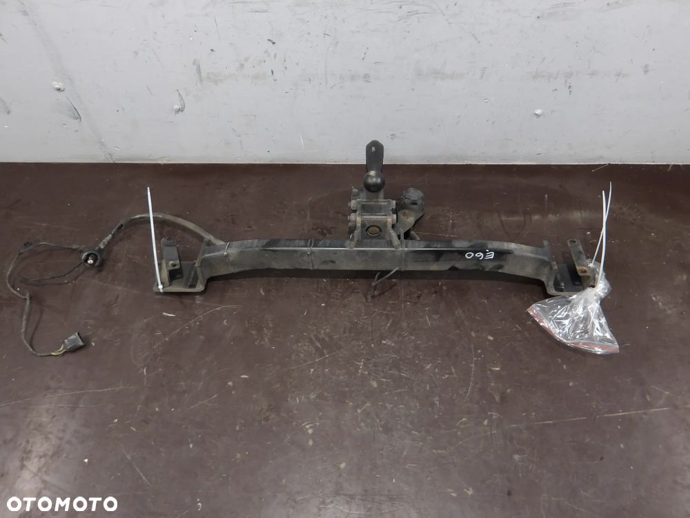 BMW E60 03-07 SEDAN 2.0B HAK HLOWNICZY - 1