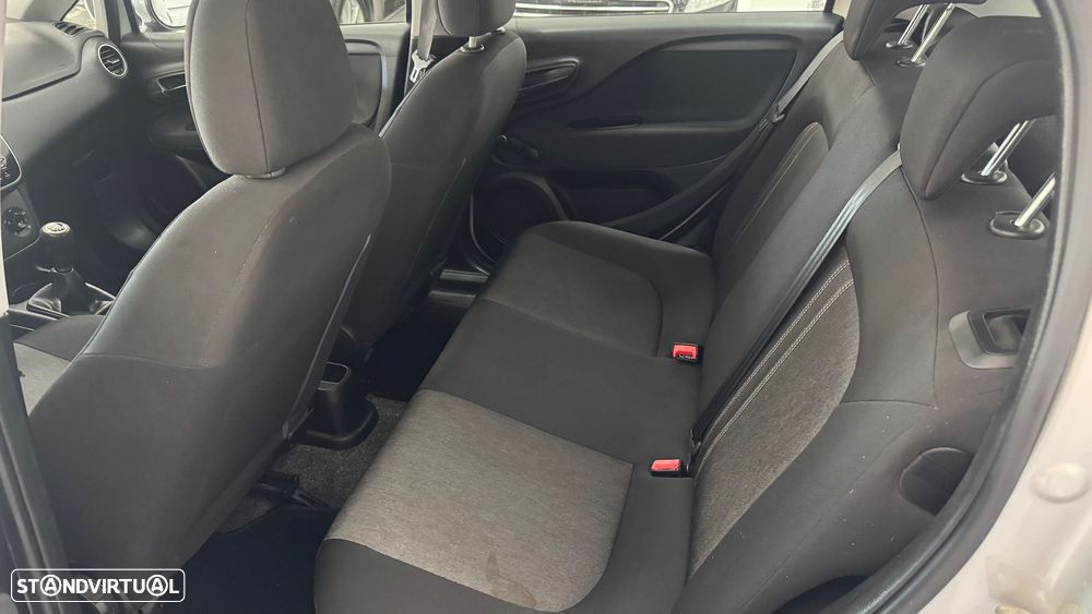 Fiat Punto 1.3 M-Jet Lounge S&S - 10