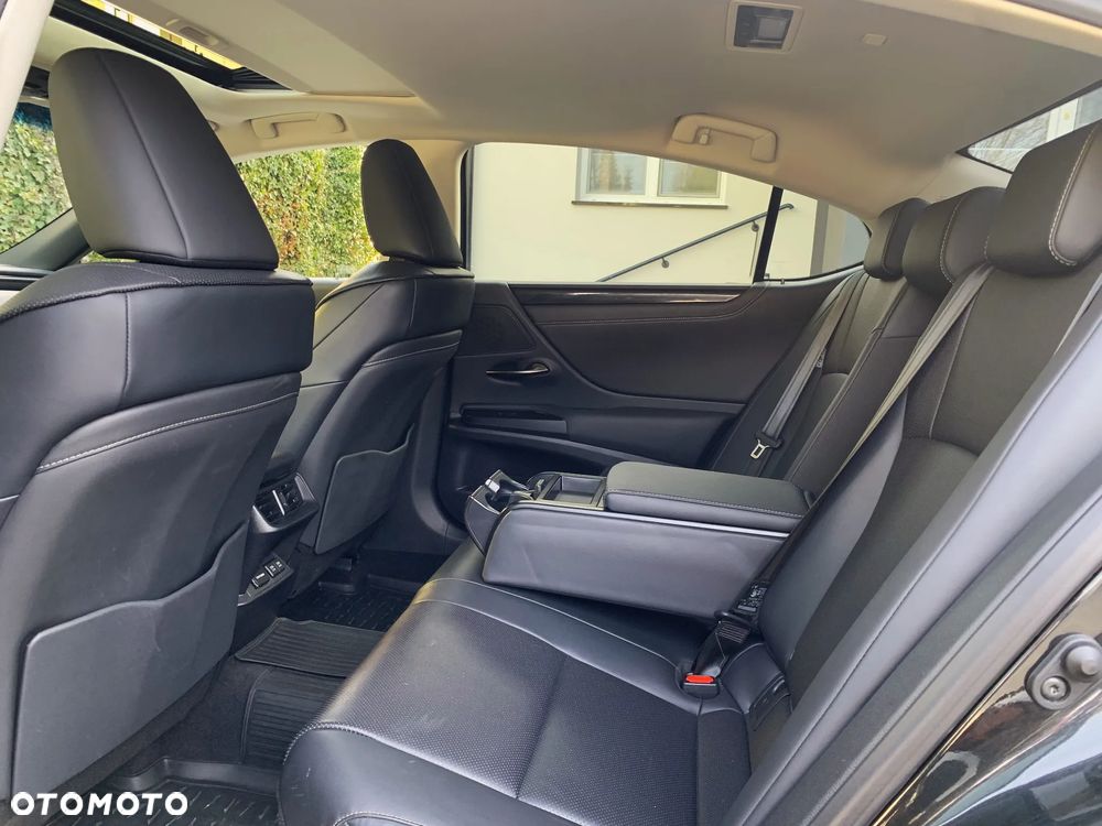 Lexus ES 300h Business Edition - 27