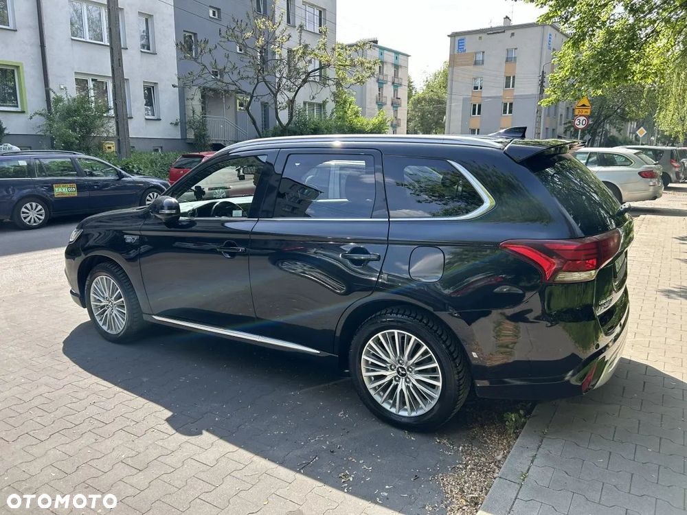 Mitsubishi Outlander Instyle + - 2