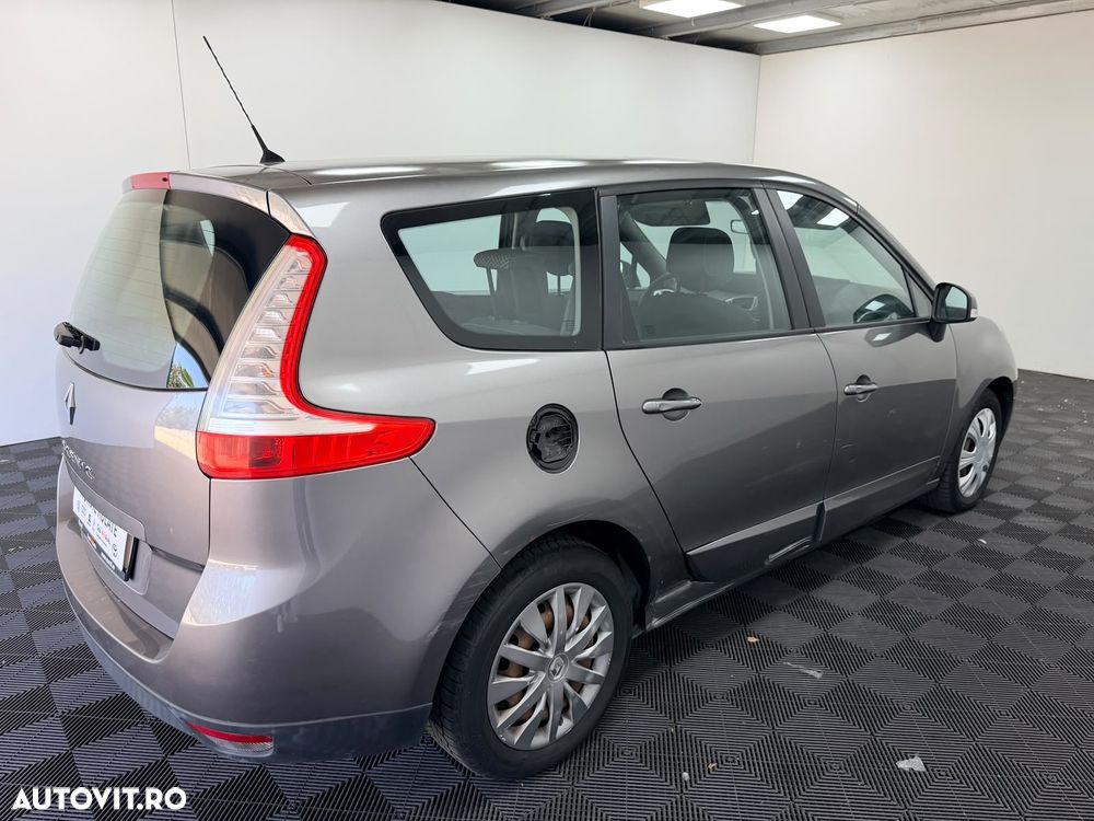 Renault Scenic 1.6 16V 110 Expression - 11