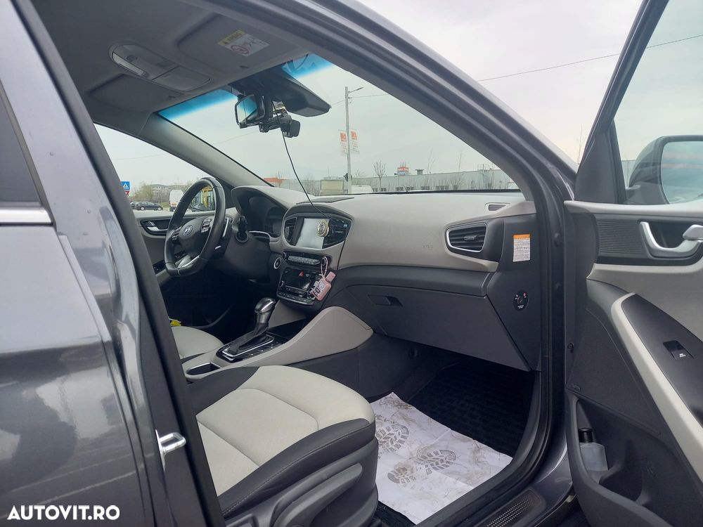 Hyundai IONIQ - 10