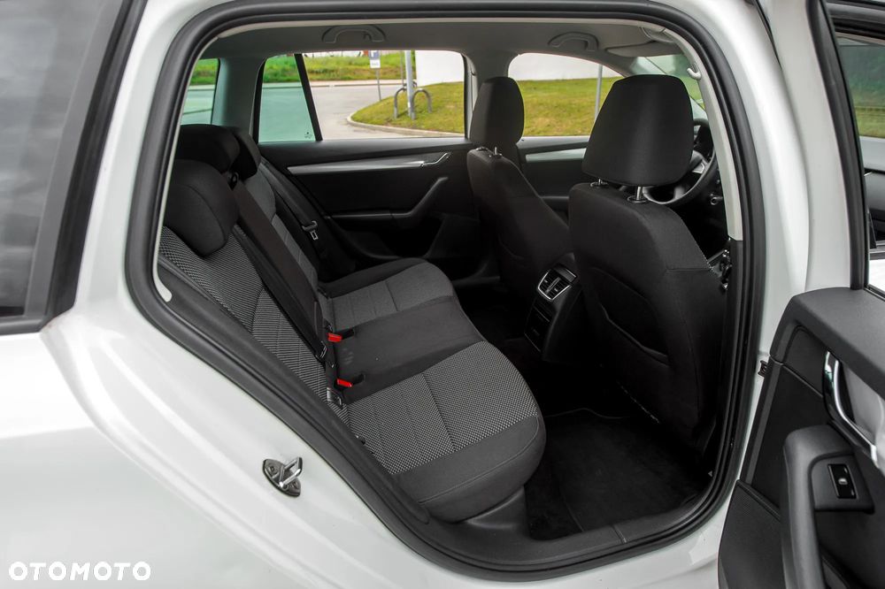Skoda Octavia Combi 1.8 TSI 4x4 DSG Ambition - 32