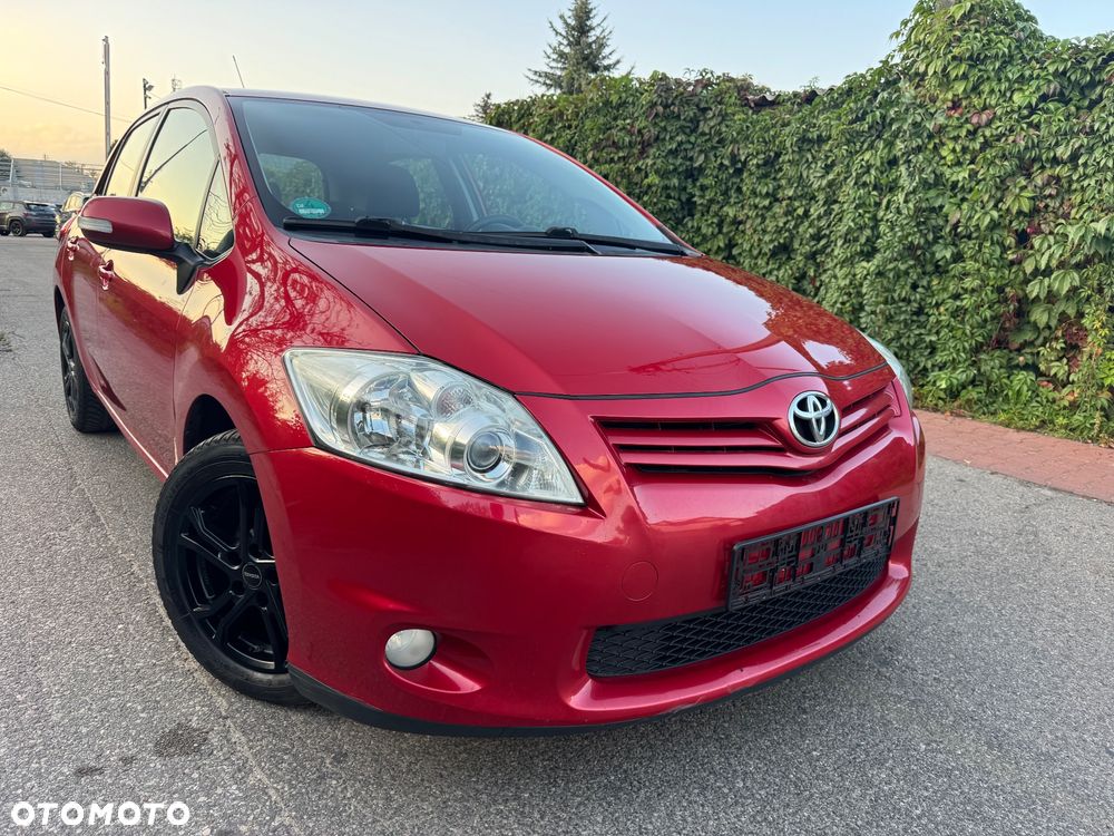 Toyota Auris 2011 photo 2