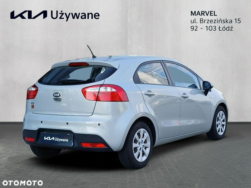 Kia Rio 1.2 L - 6