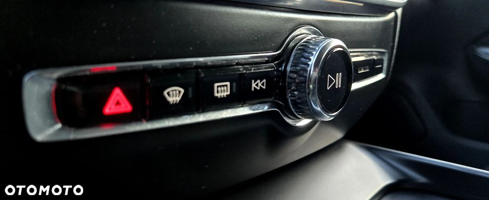 Volvo V60 D4 Geartronic Momentum Pro - 28