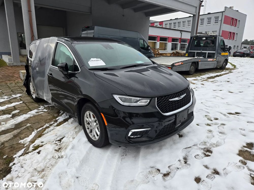 Chrysler Pacifica - 2