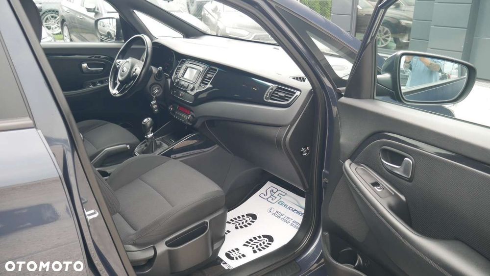 Kia Carens - 16