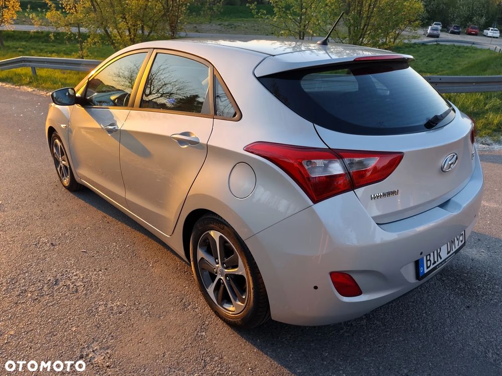 Hyundai i30 blue 1.4 YES Silver - 25