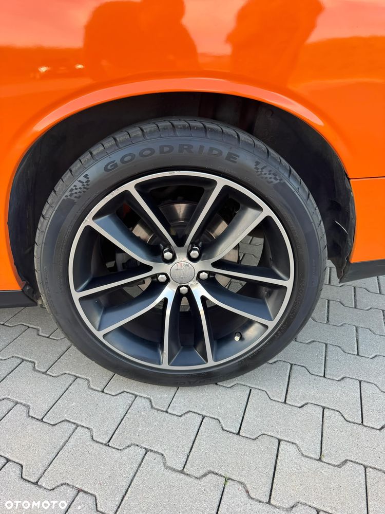 Dodge Challenger - 10
