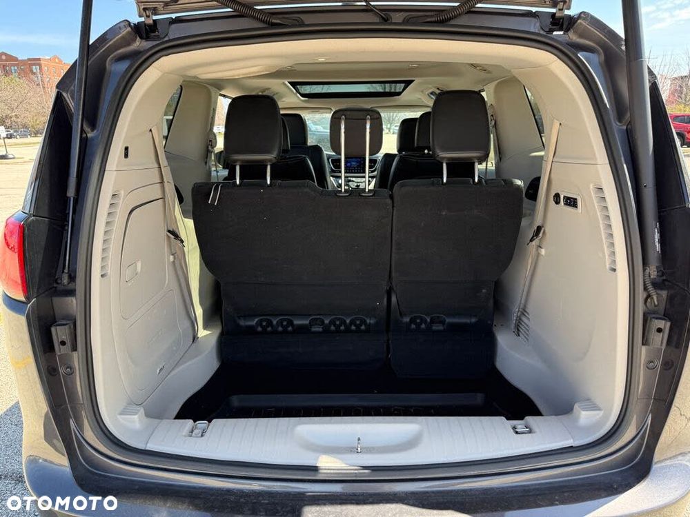 Chrysler Pacifica - 16