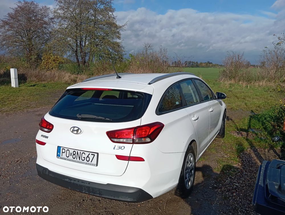 Hyundai i30 1.6 D Classic + - 4