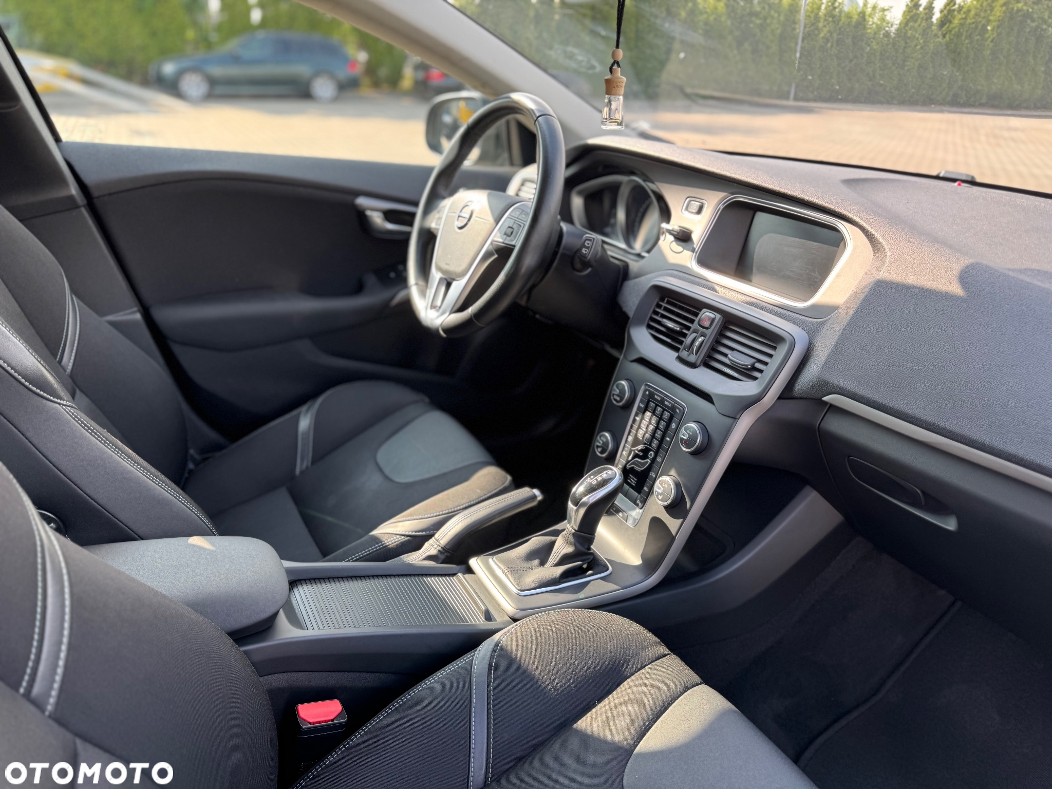 Volvo V40 D2 Drive-E Momentum - 13