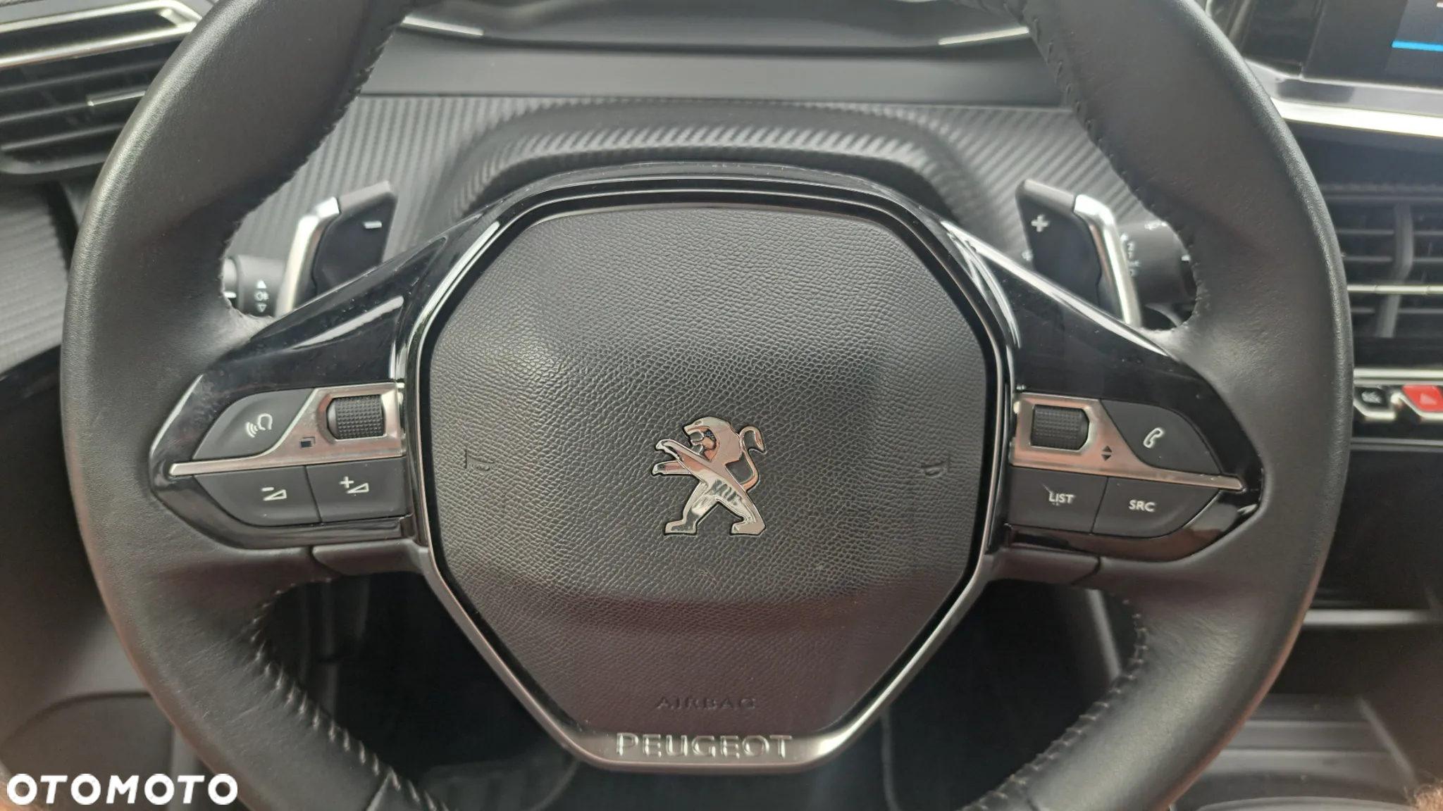 Peugeot 208 - 12