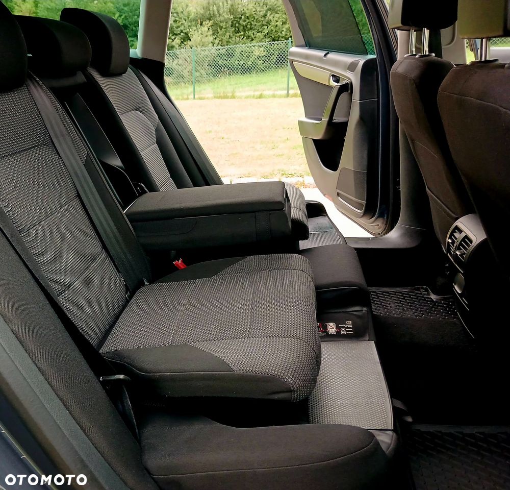 Volkswagen Passat - 30