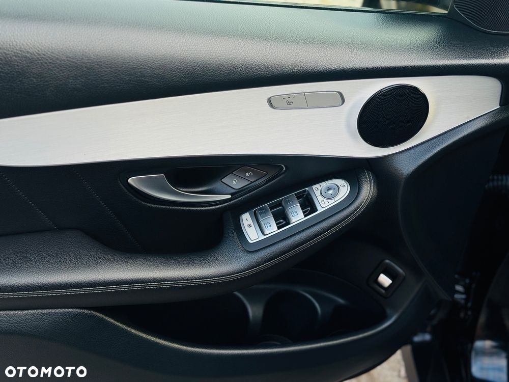 Mercedes-Benz GLC 300 d 4Matic 9G-TRONIC AMG Line Plus - 25