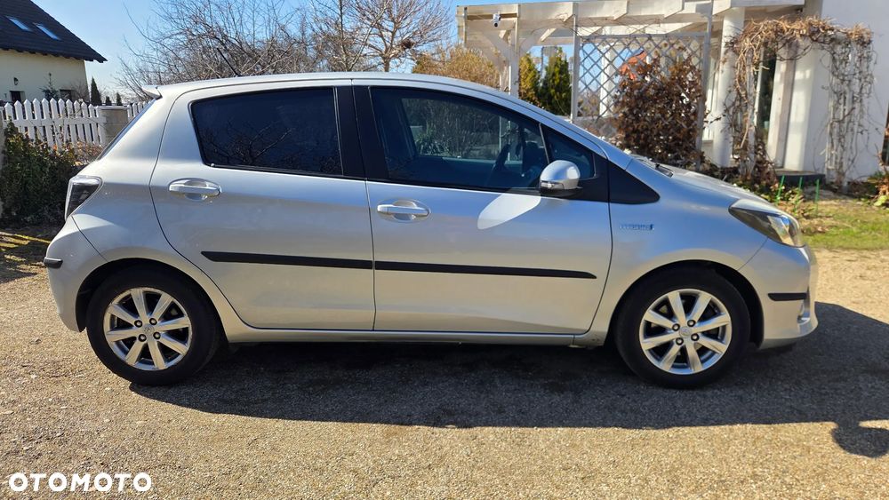 Toyota Yaris Hybrid 100 Premium - 10