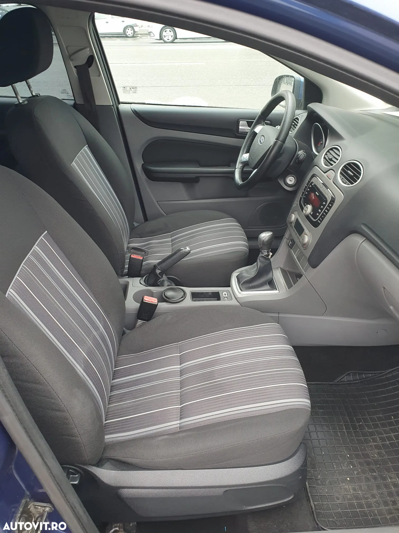 Ford Focus 1.6 16V Ambiente - 9