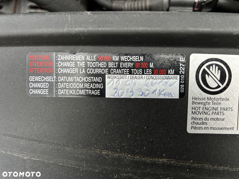 Volkswagen Golf 2.0 TDI Highline - 16