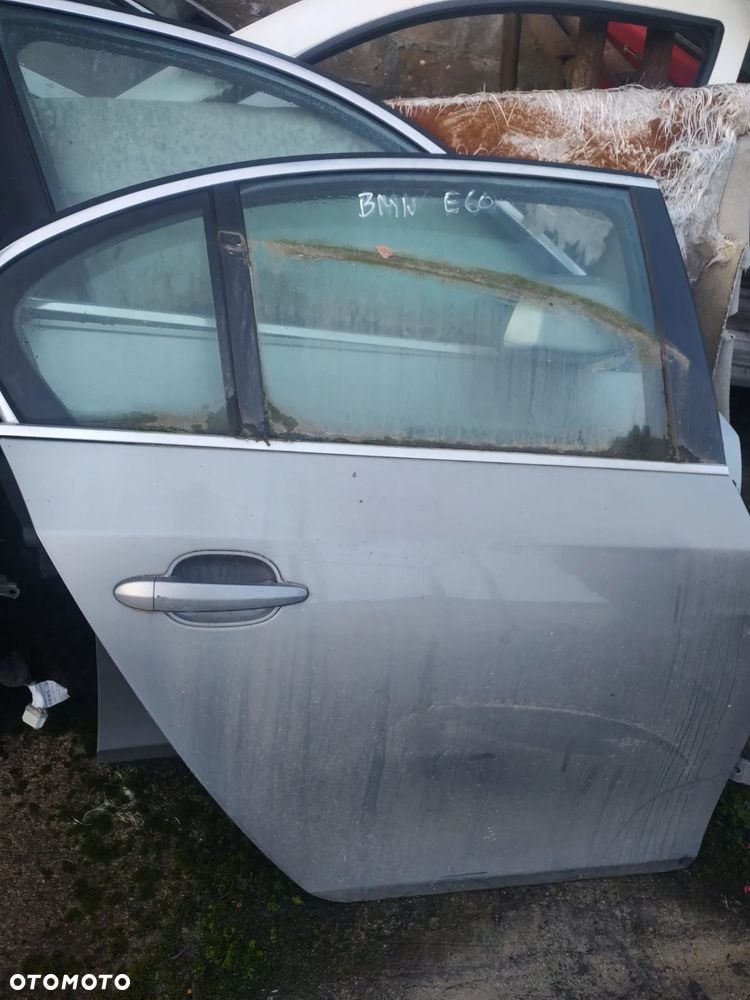 BMW E60 DRZWI TYŁ PRAWE - 2