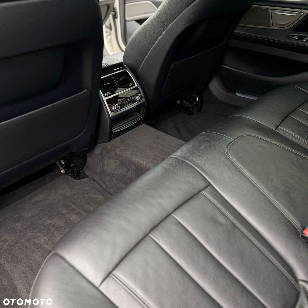 BMW Seria 7 740Li - 31
