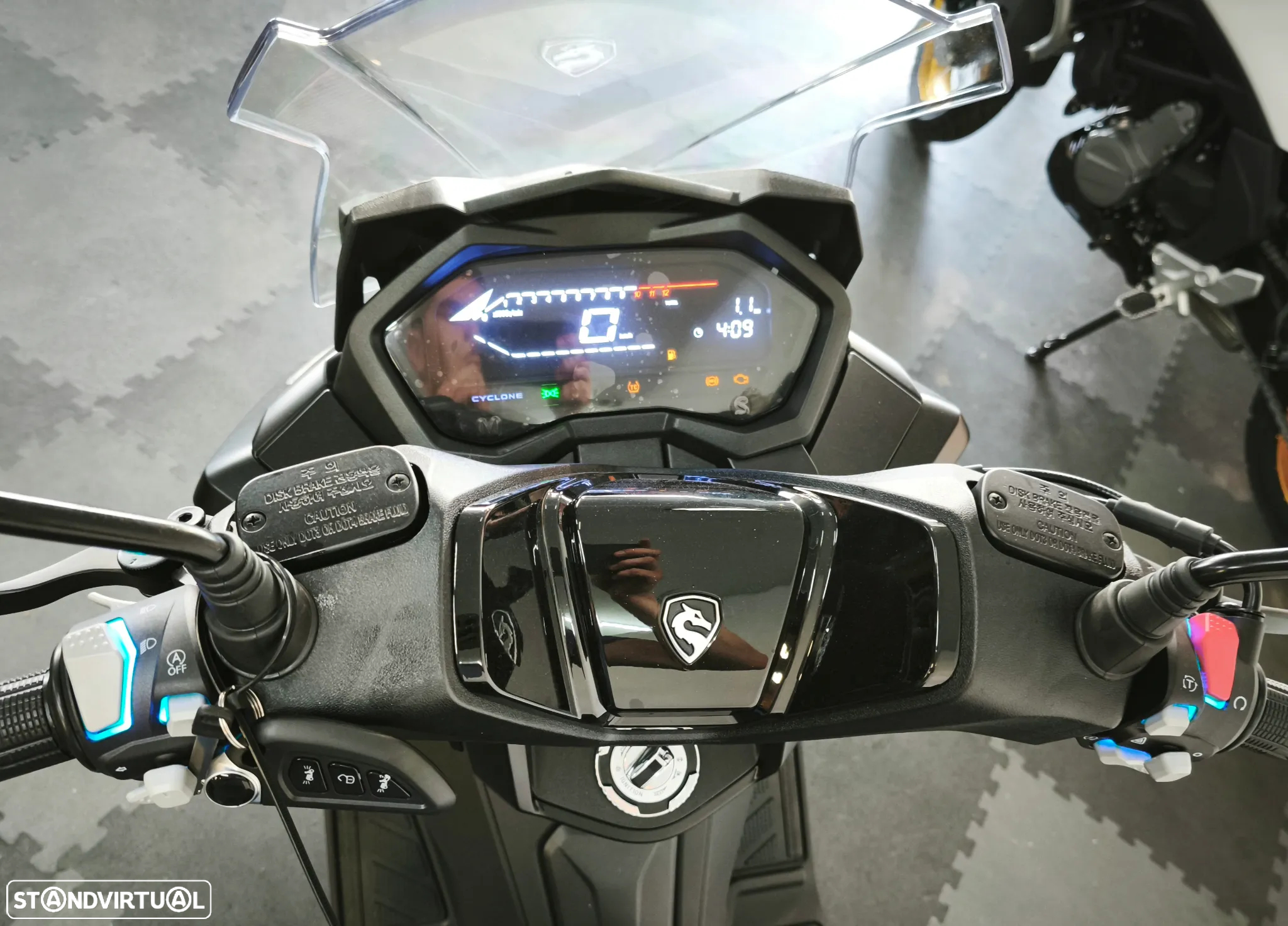 Cyclone 125 Scooter - 19