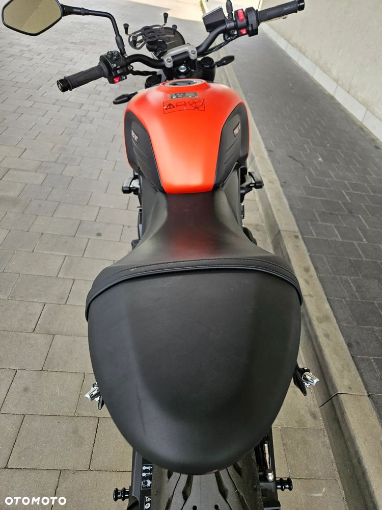 Triumph Trident - 25
