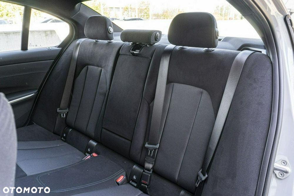BMW Seria 3 320i - 22