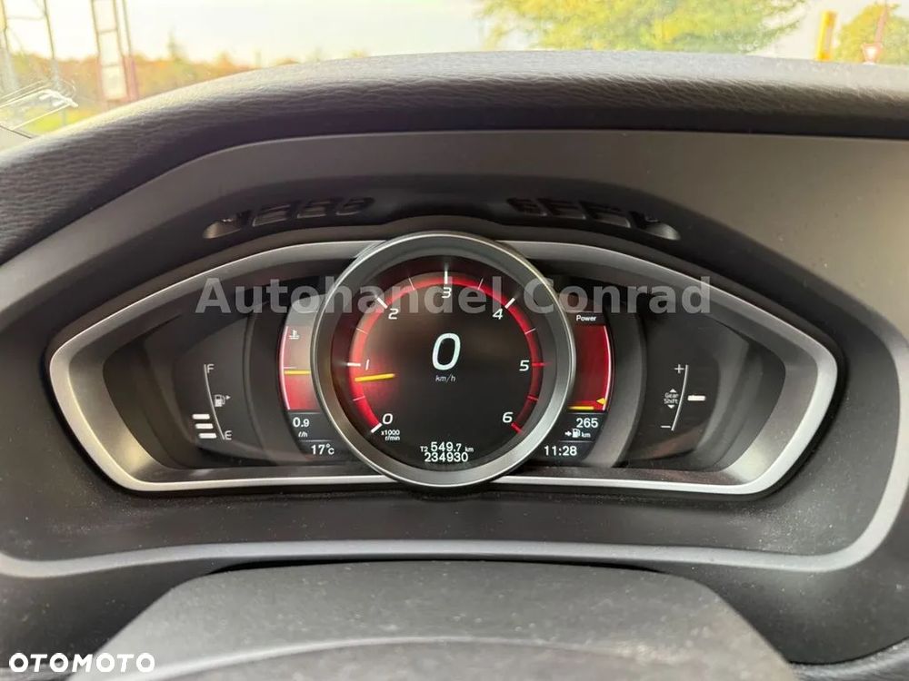 Volvo V40 Cross Country - 10