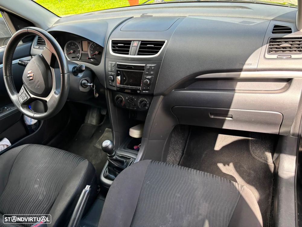 Suzuki Swift 1.3 DDiS Club - 4