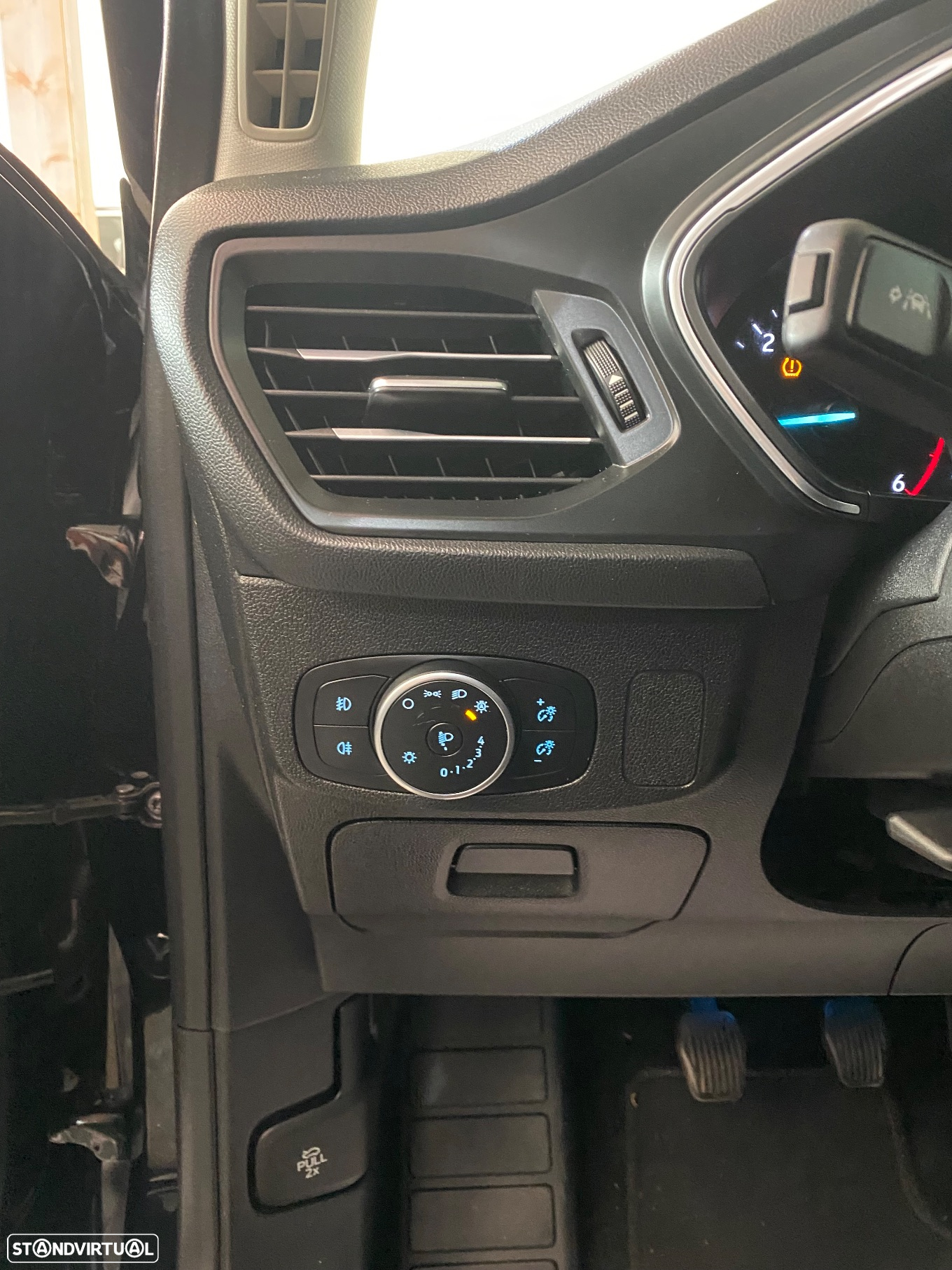 Ford Focus 1.5 TDCi EcoBlue Connected - 9