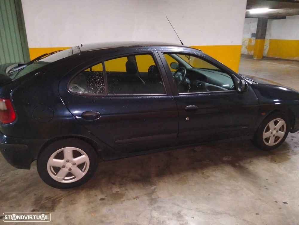 Renault Mégane 1.4 RXE - 4