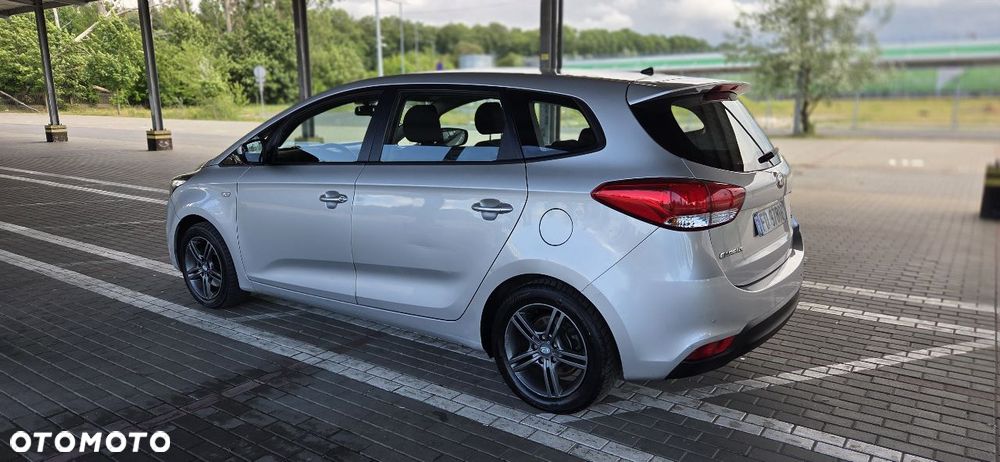Kia Carens 1.7 CRDi 115 Dream Team Edition - 4