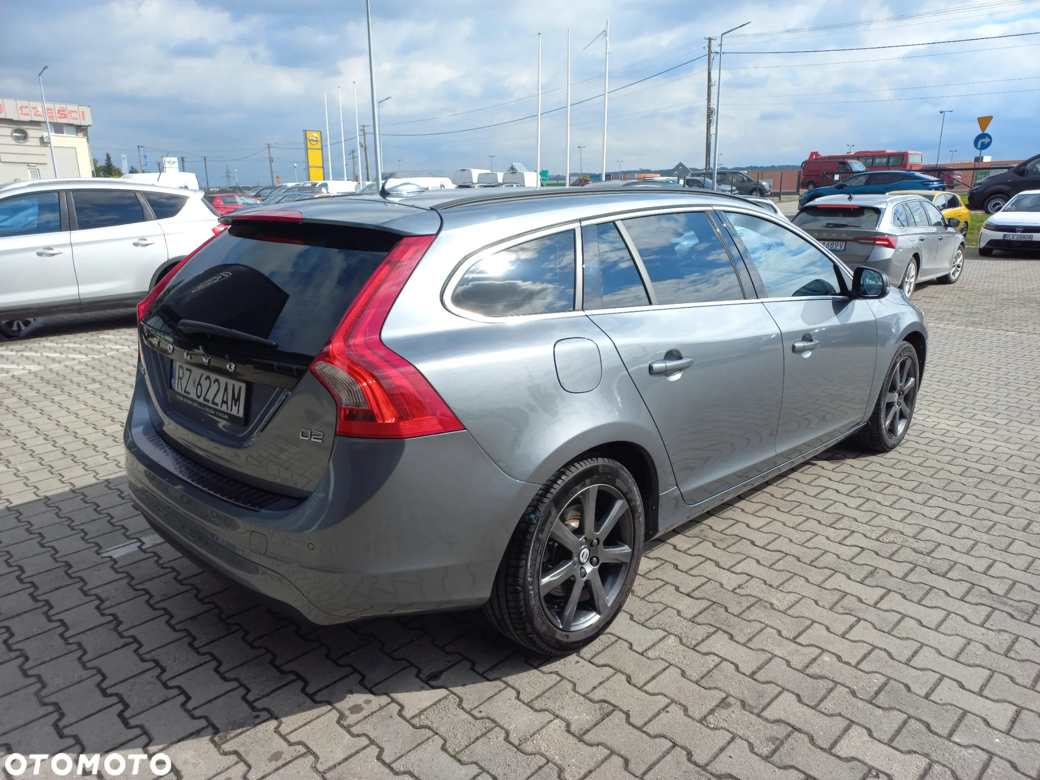Volvo V60 D2 Drive-E R-Design Momentum - 5