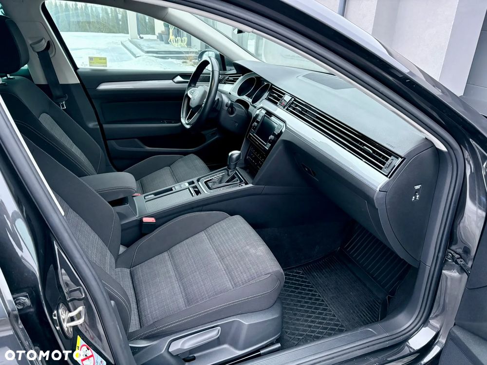 Volkswagen Passat - 21