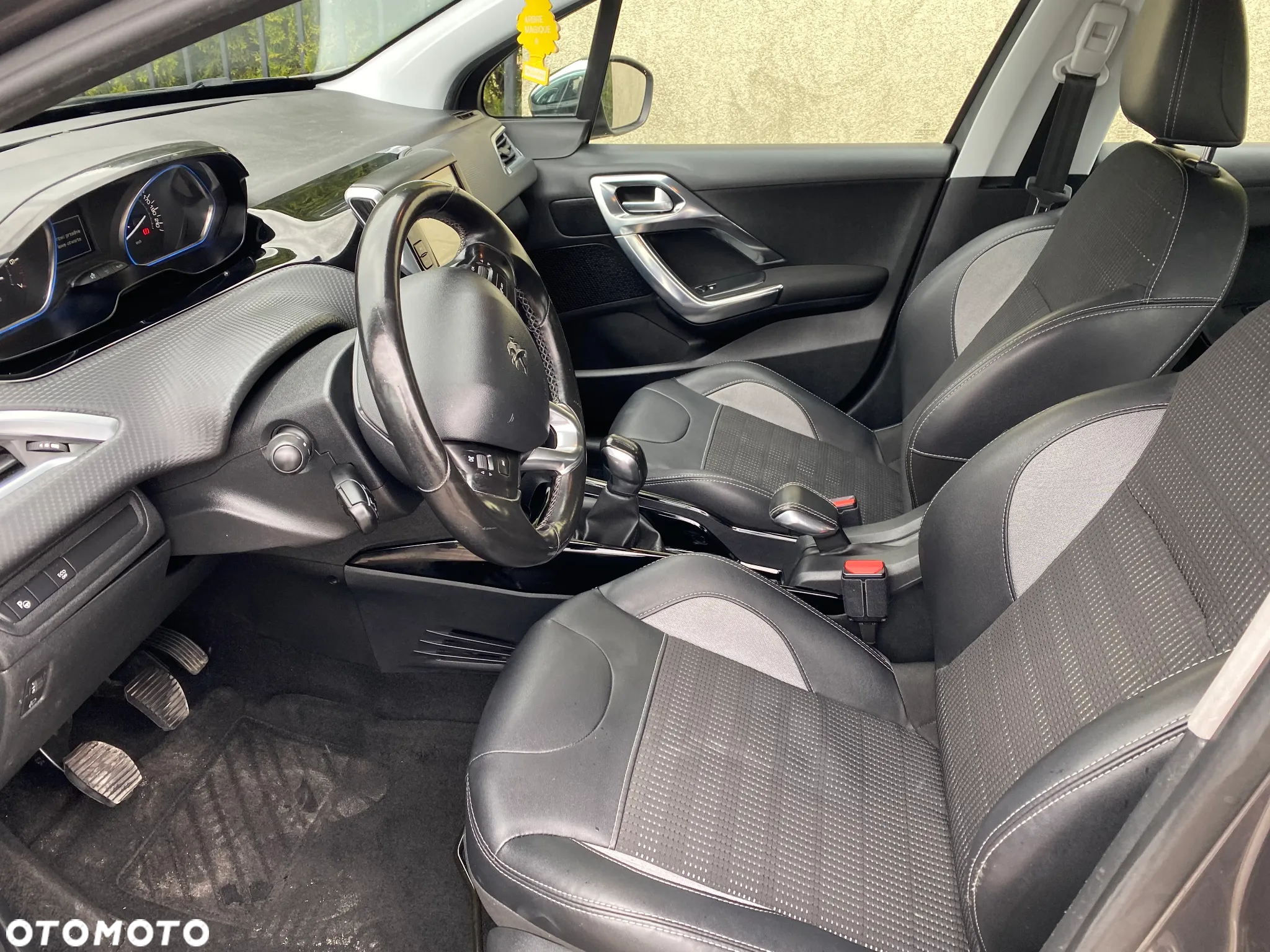 Peugeot 2008 1.2 Pure Tech Allure S&S - 7