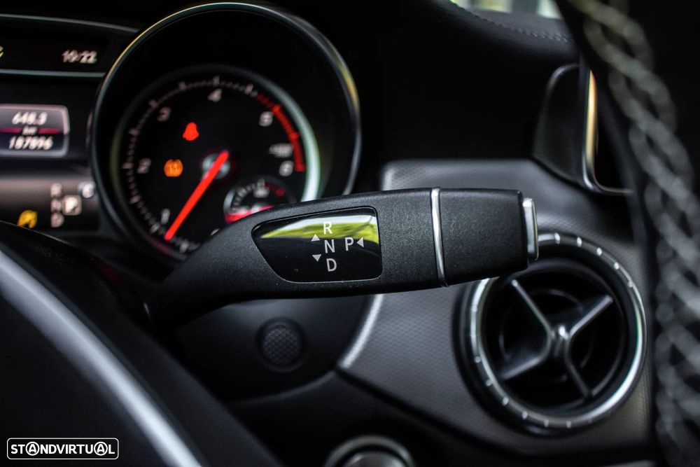 Mercedes-Benz CLA 200 d 4Matic 7G-DCT - 11