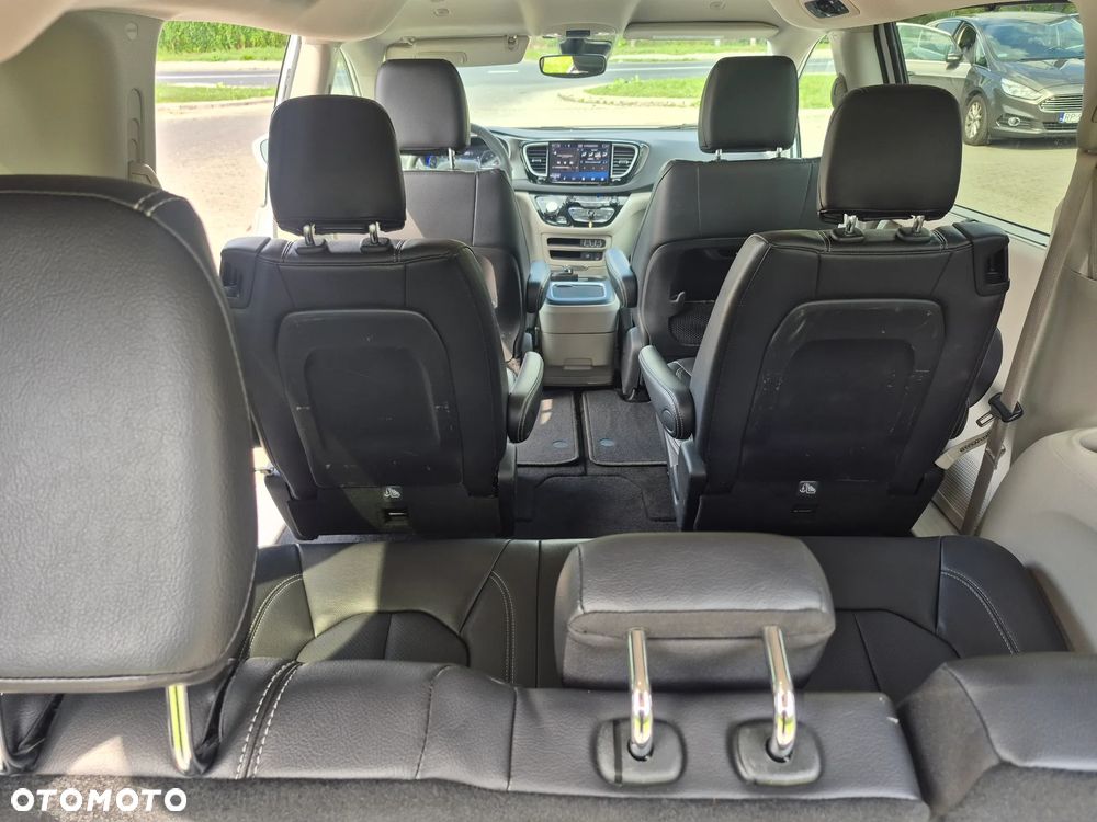 Chrysler Pacifica - 12