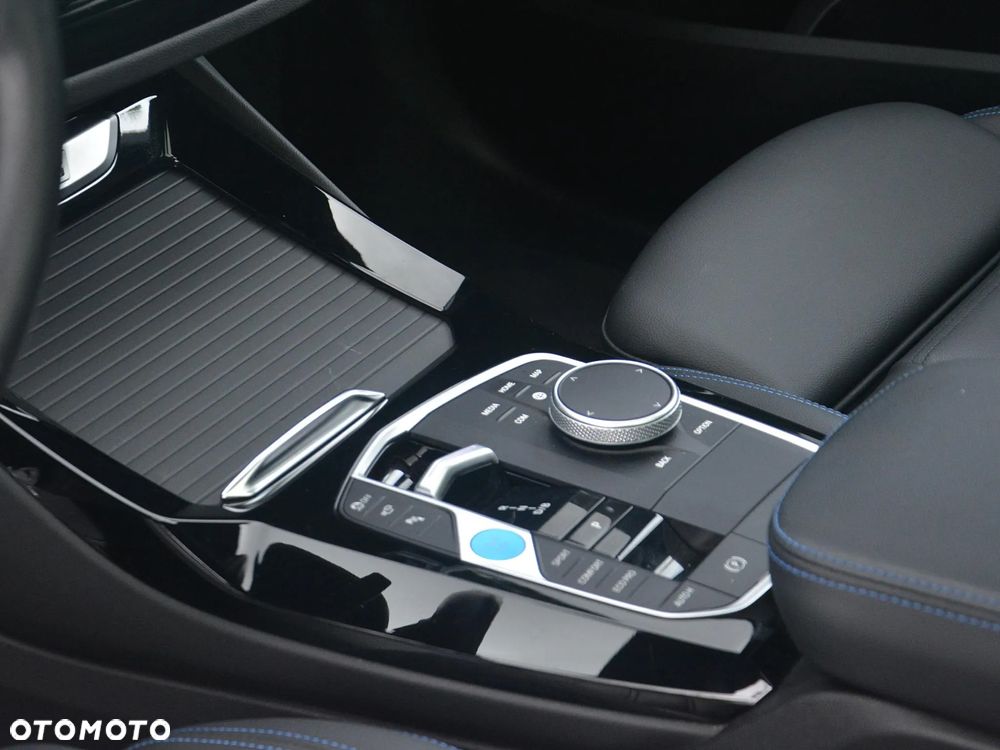 BMW iX3 80kWh Impressive - 12